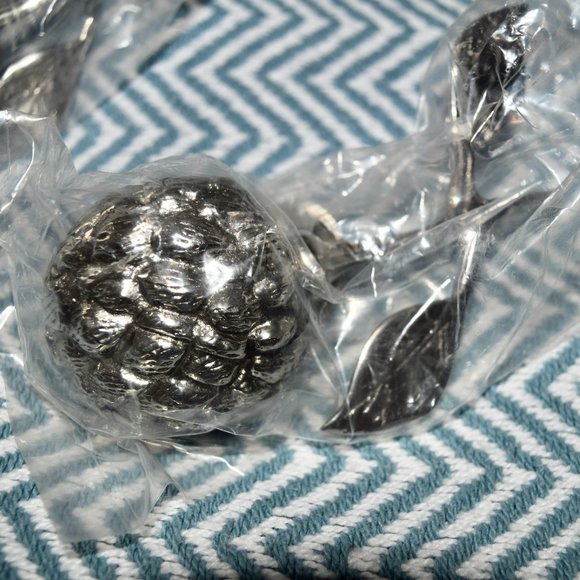 Elk Home - 5.5 Inch Salt and Pepper NWT Rtl $90 - Picture 3 of 4